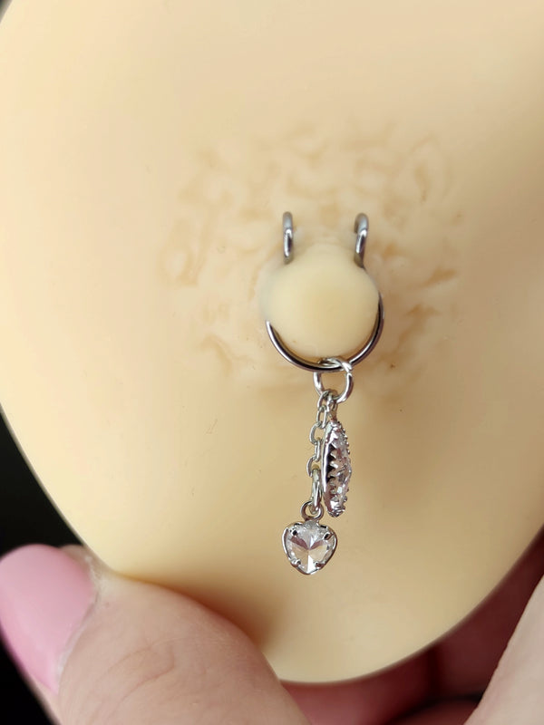 2 Stk. Fake Brustwarzenpiercing Gold mit herzförmigem Zirkonia und zusätzlichem tropfenförmigen Zirkonia (2 Stk.)